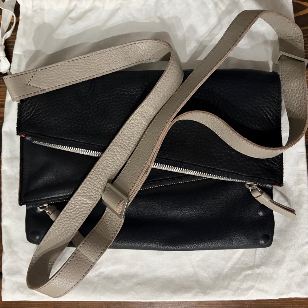 EUC Hammitt Dillon Medium reversible black/gray